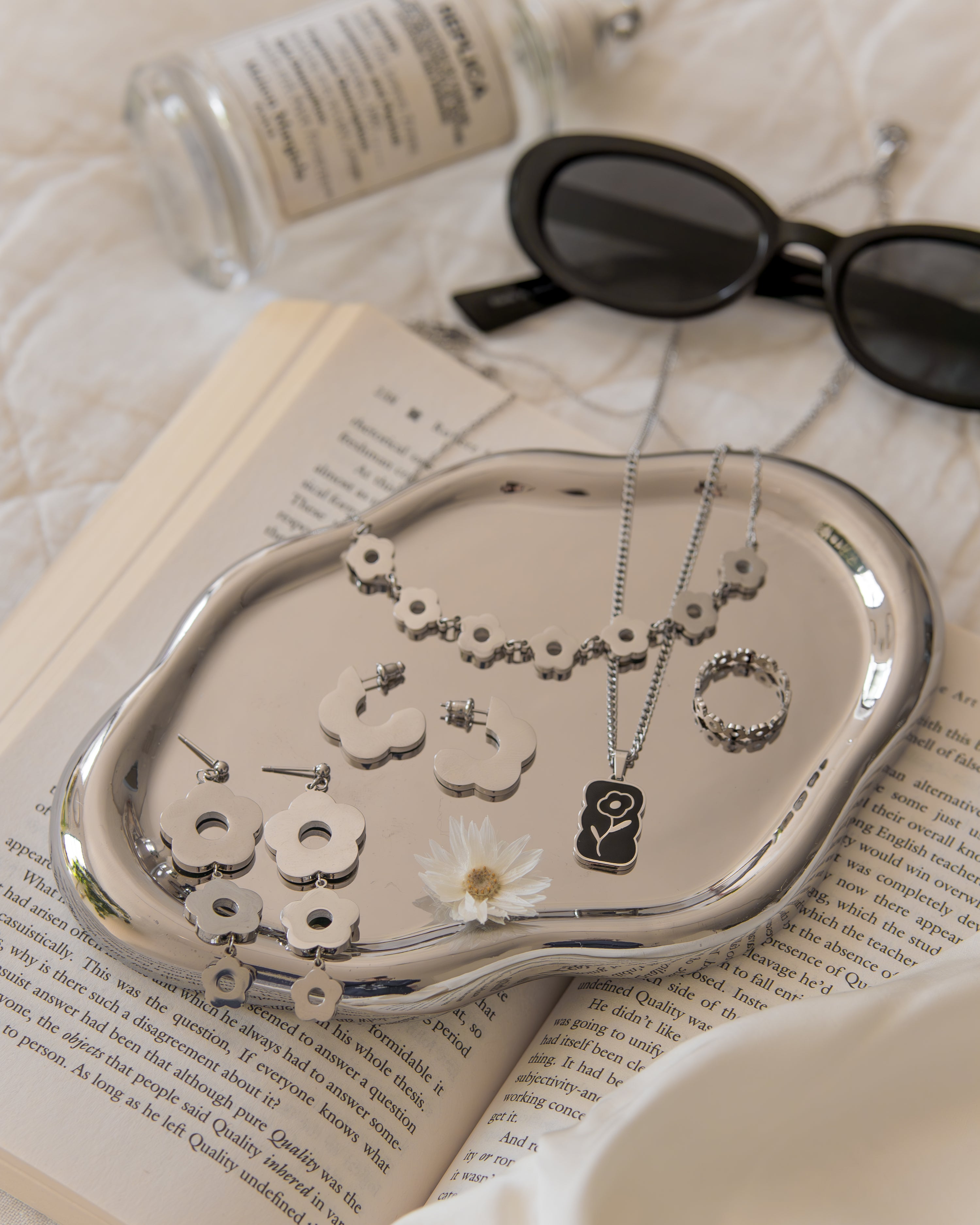 Daisy Chain Necklace