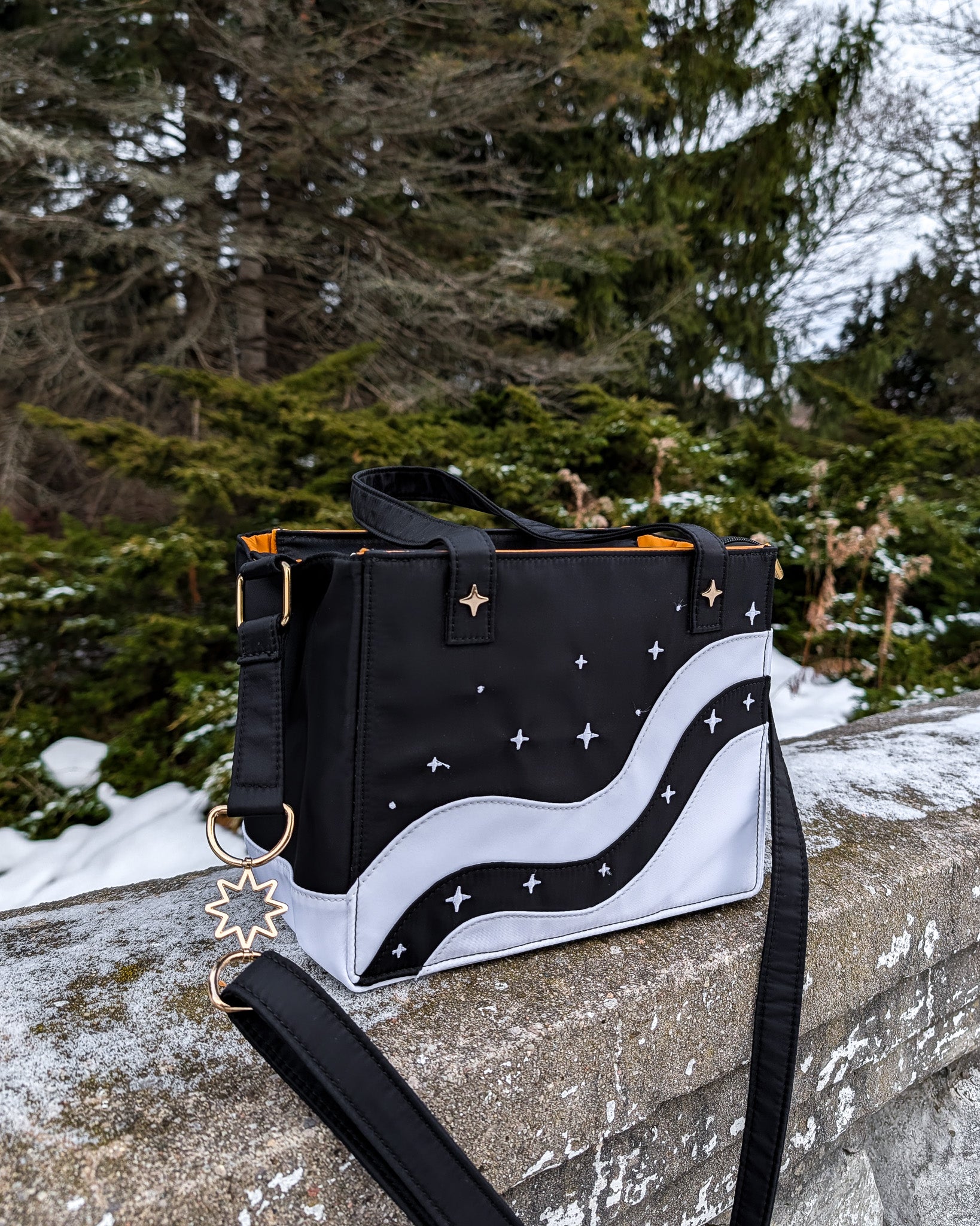 Deep space modular tote bag exterior photo.